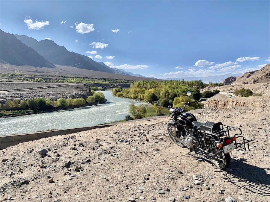 paysage et moto, vallée de l'Indus