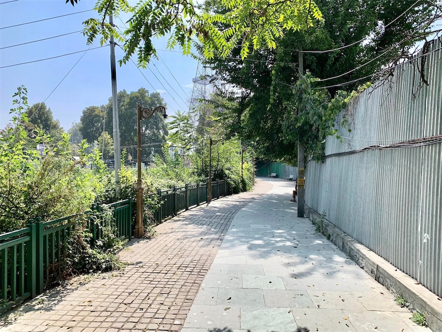 Srinagar, promenade au bord de la rivière