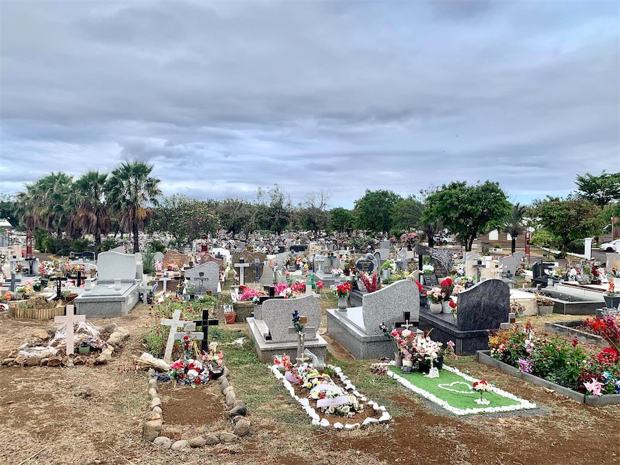 Cimetière à La Réunion, période de la Toussaint