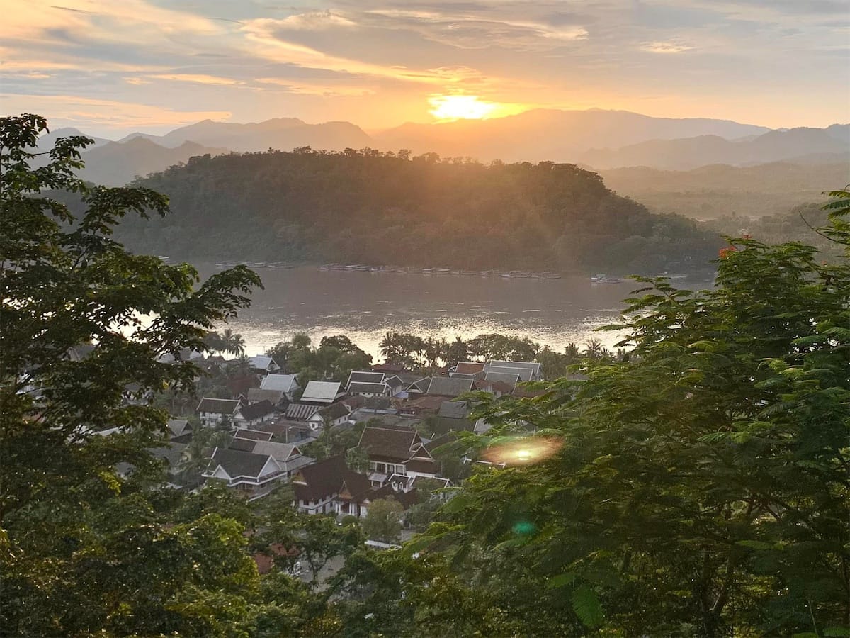 Coucher de soleil depuis le mont Phousi