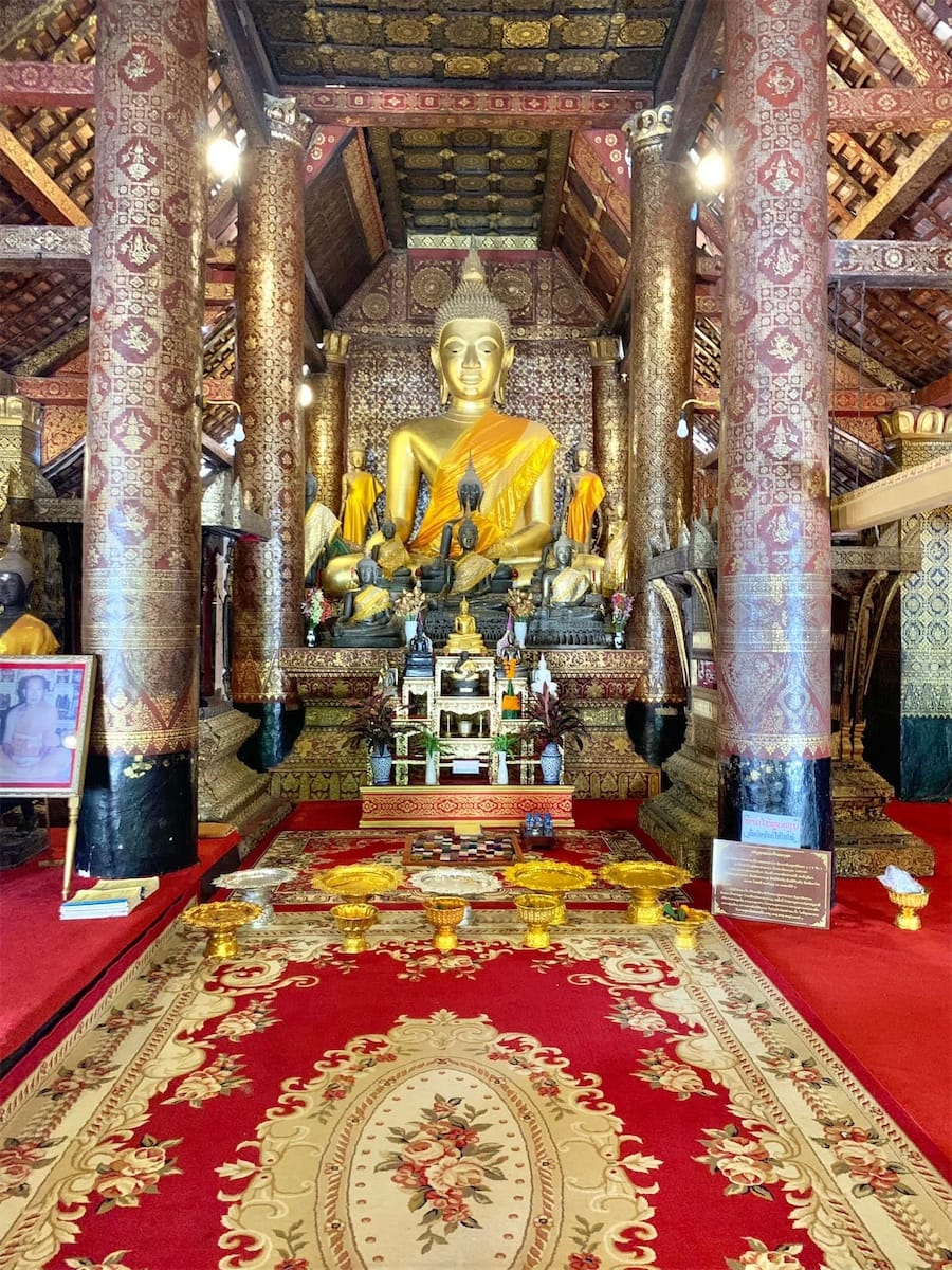 Intérieur du Wat Xieng Thong