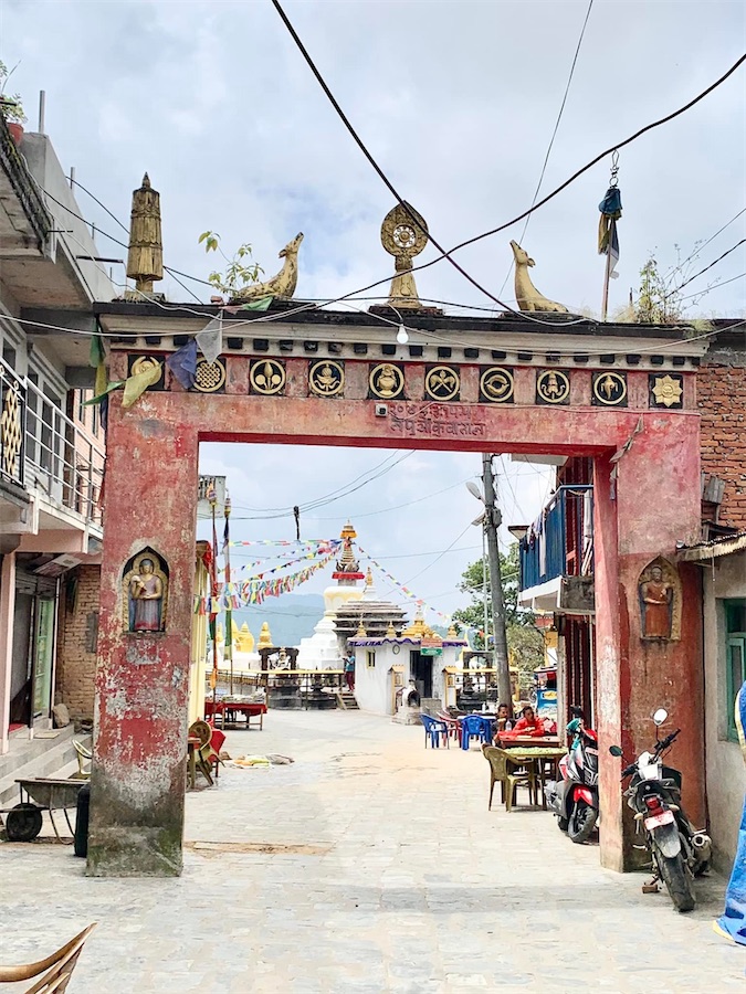 vers le stupa de Namobudha