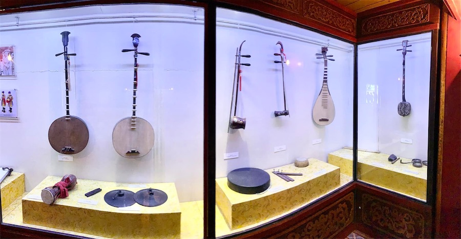 Hué, Cité Impériale, instruments traditionnels